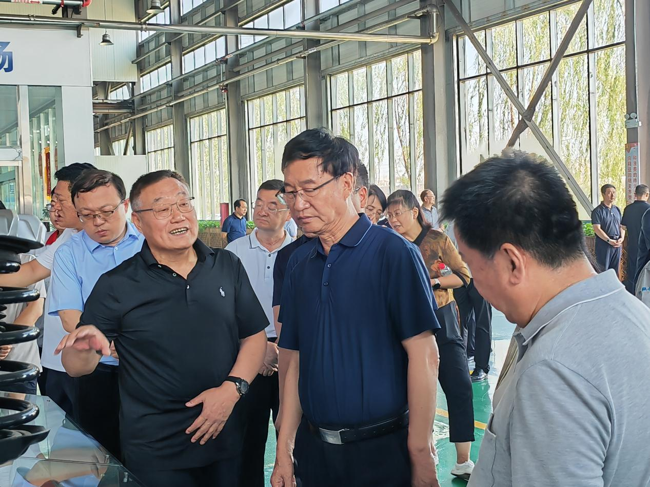 省政協(xié)副主席王立偉帶領調(diào)研組蒞臨華翔調(diào)研指導