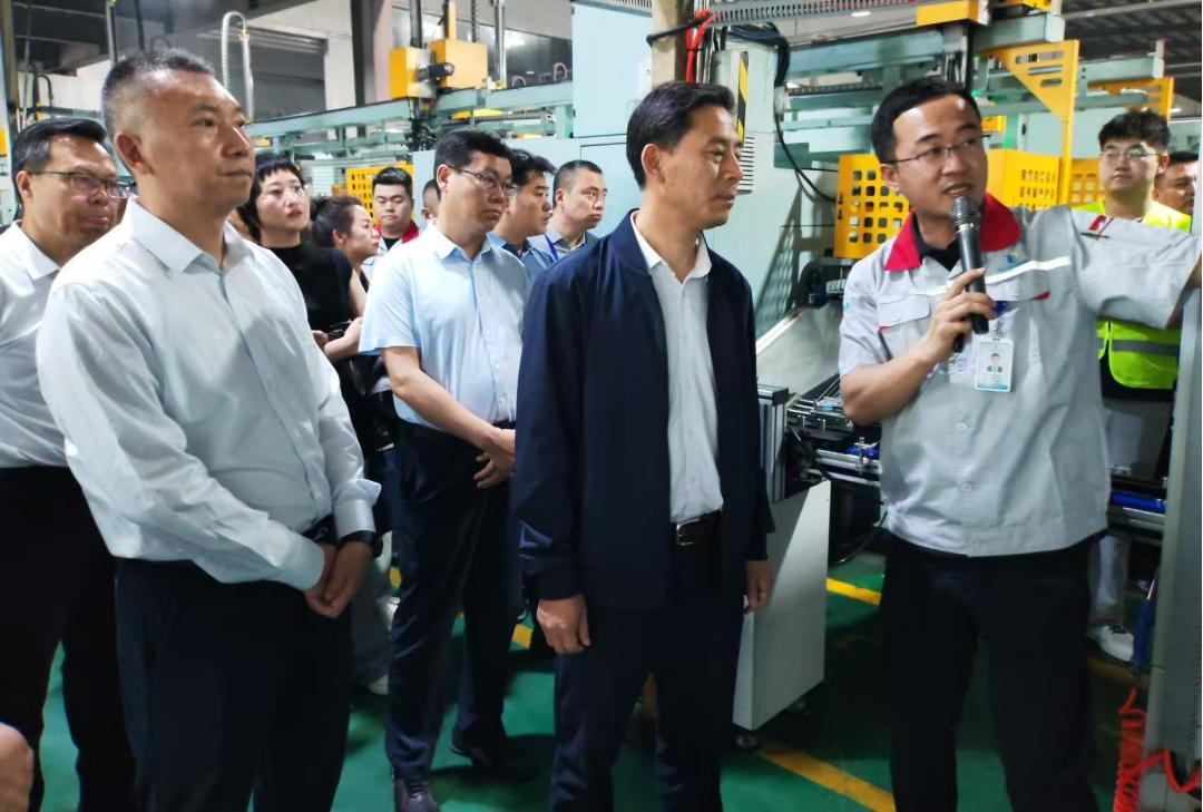 華翔模式引領(lǐng)傳統(tǒng)制造轉(zhuǎn)型新路徑 ——全省民營(yíng)企業(yè)學(xué)華翔活動(dòng)圓滿(mǎn)落幕